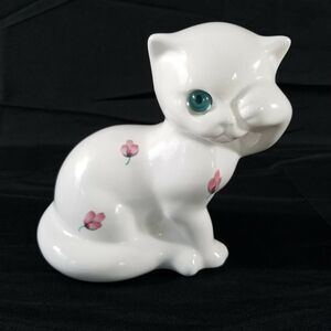 ELPA Alcobaca Porcelain White Cat Painted Flowers Blue Eye Portugal Paw on Eye